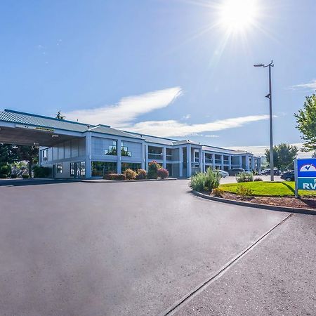 Americas Best Value Inn Phoenix Medford Exterior photo