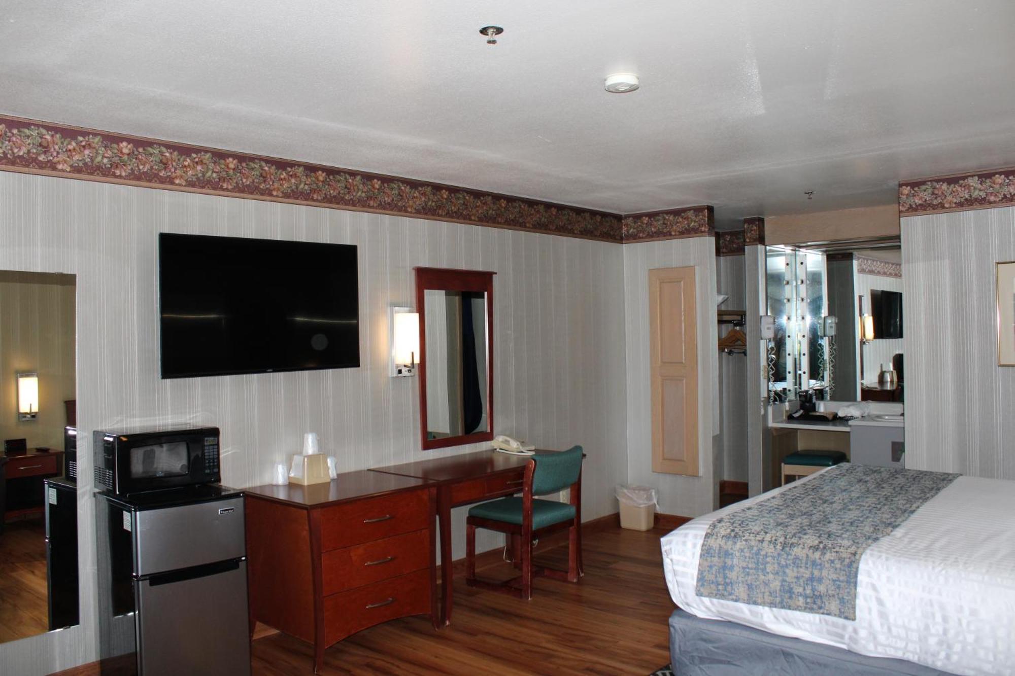Americas Best Value Inn Phoenix Medford Exterior photo