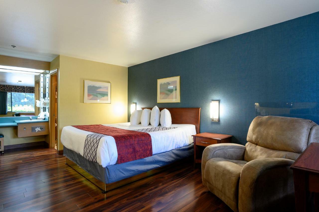Americas Best Value Inn Phoenix Medford Exterior photo