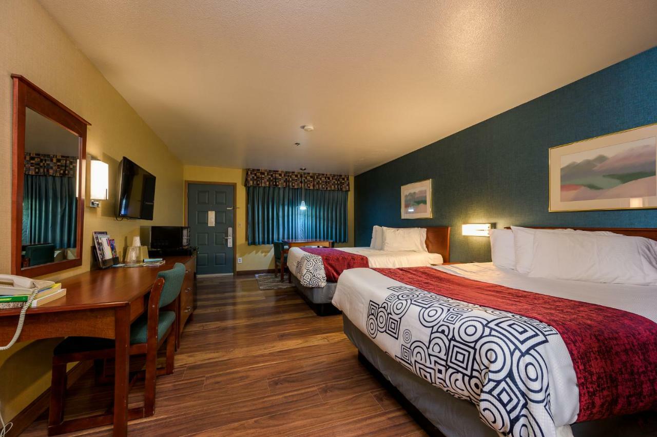 Americas Best Value Inn Phoenix Medford Exterior photo
